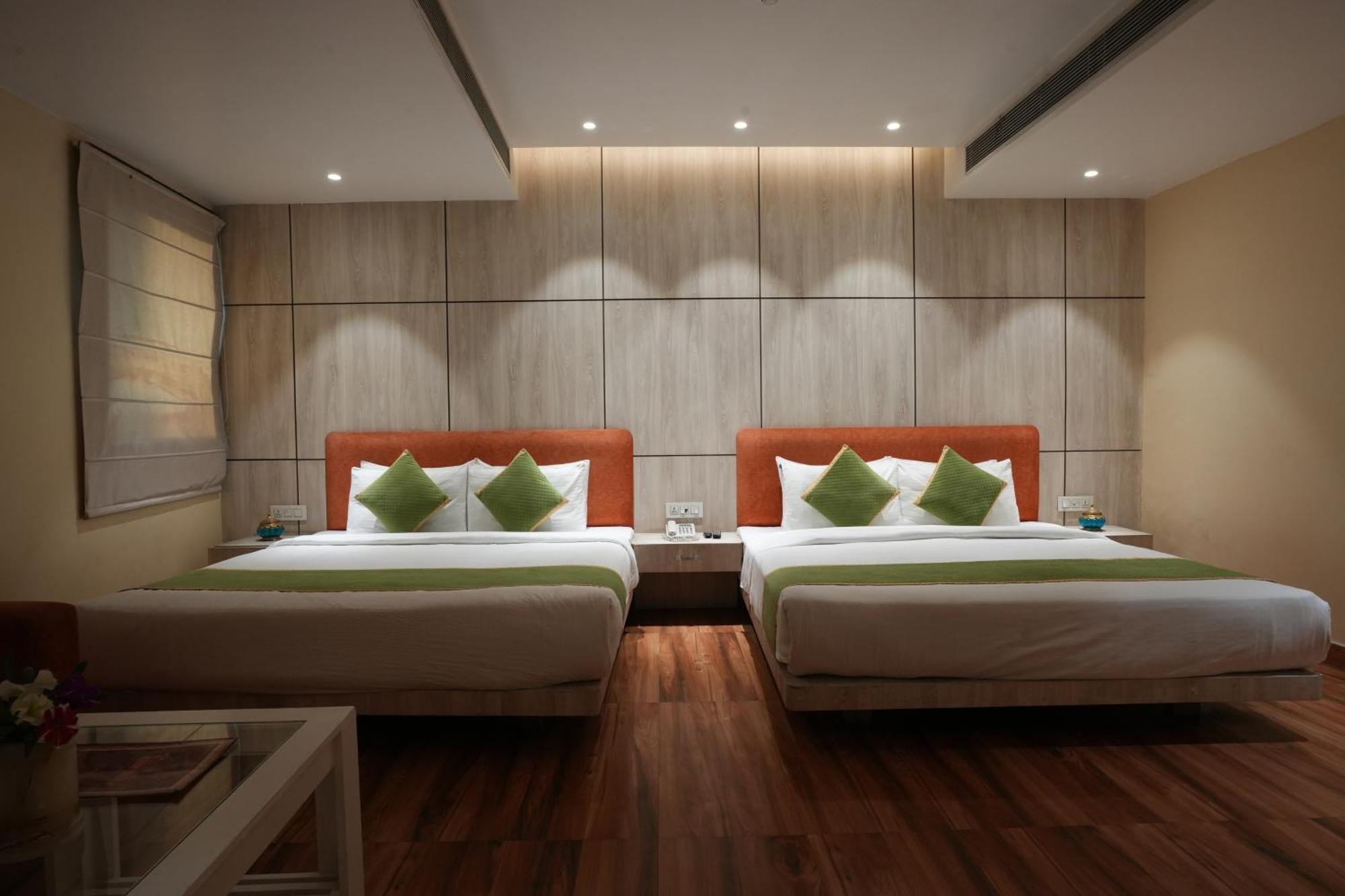 Stamps Golden Lagoon By Eight Continents - Opposite To Golden Temple Hotel 3*