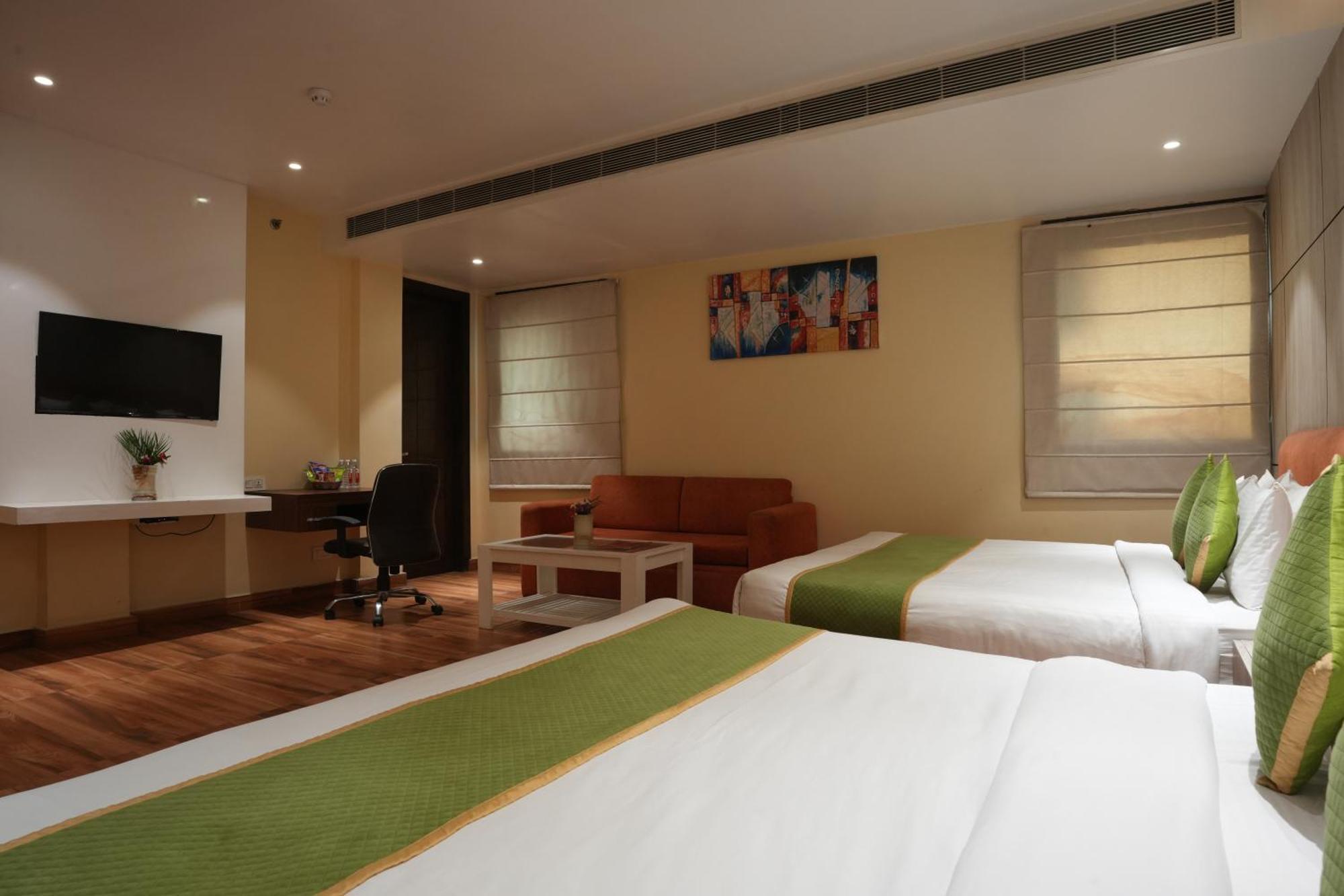 Hotel Stamps Golden Lagoon By Eight Continents - Opposite To Golden Temple 3*