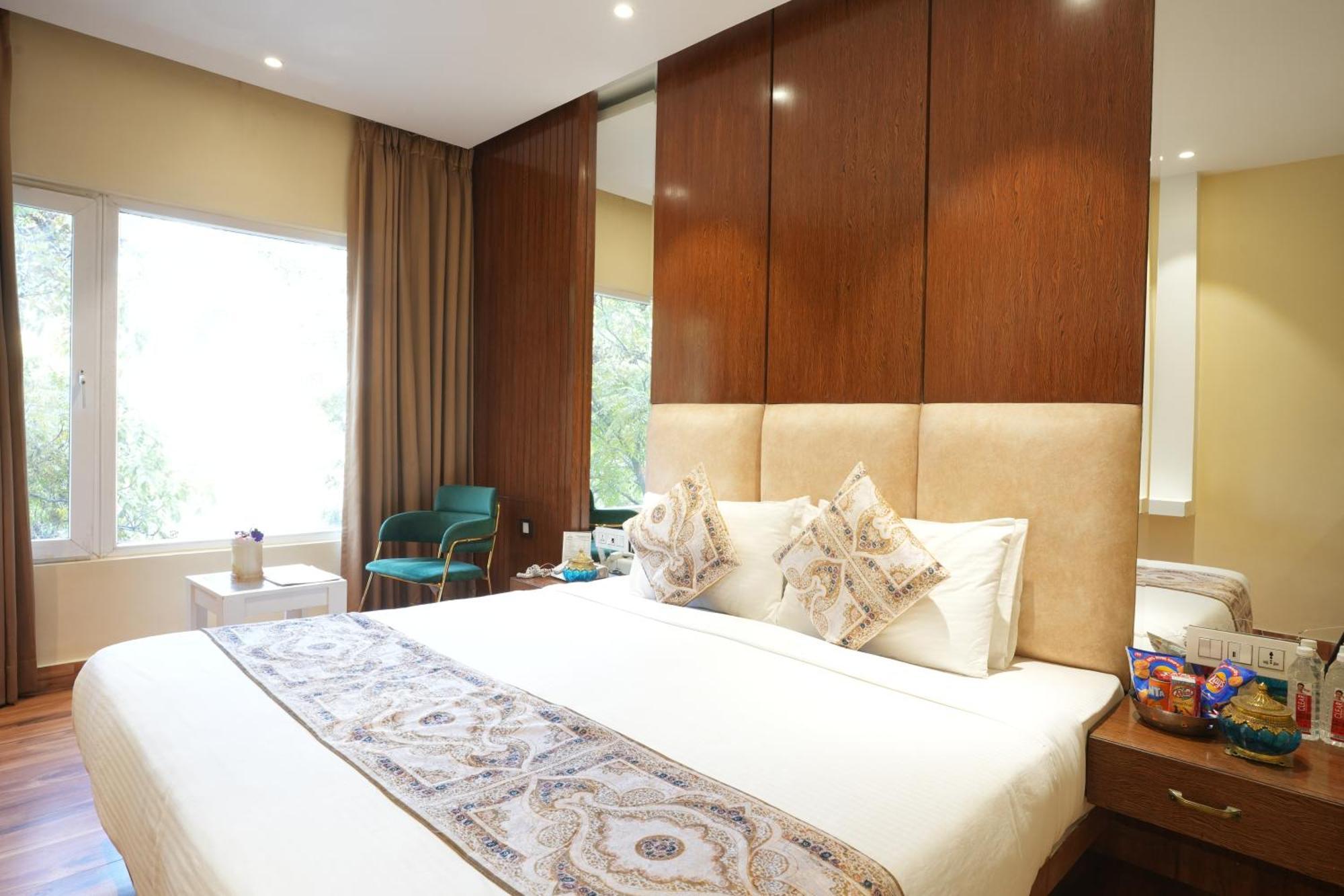 Hotel Stamps Golden Lagoon By Eight Continents - Opposite To Golden Temple