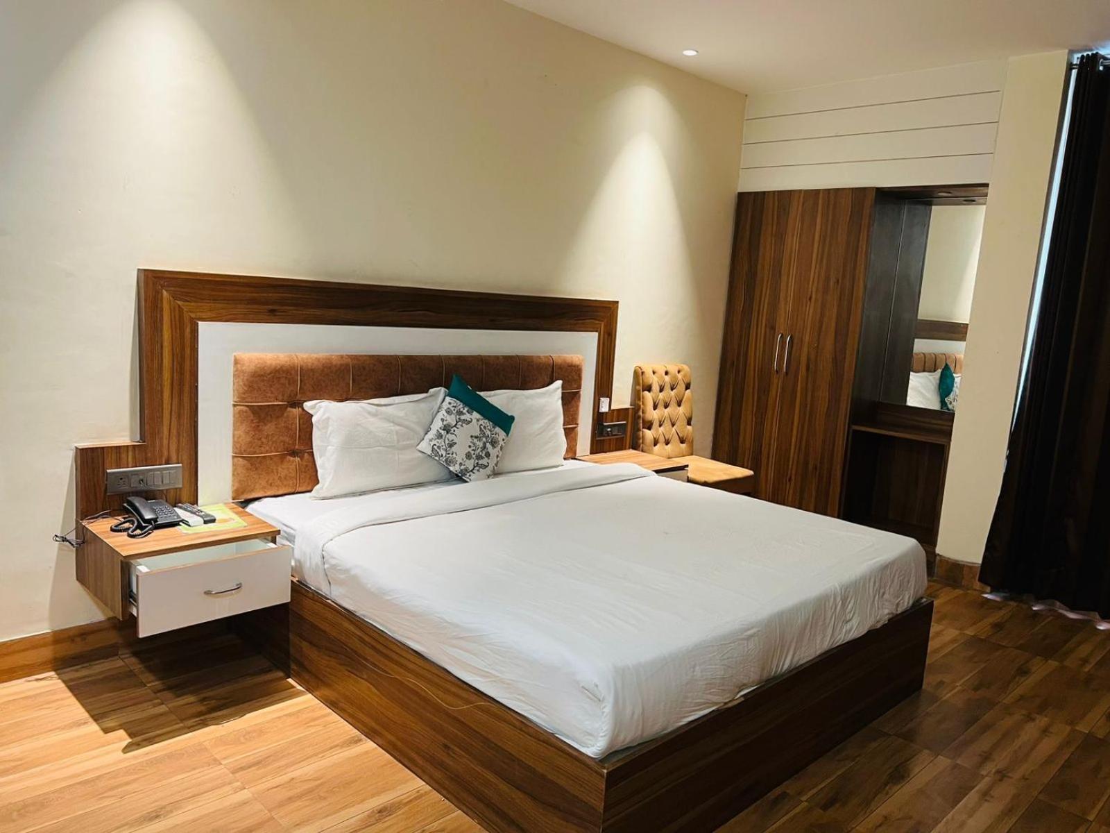 Hotel An Hotels Amritsar Close To Golden Temple
