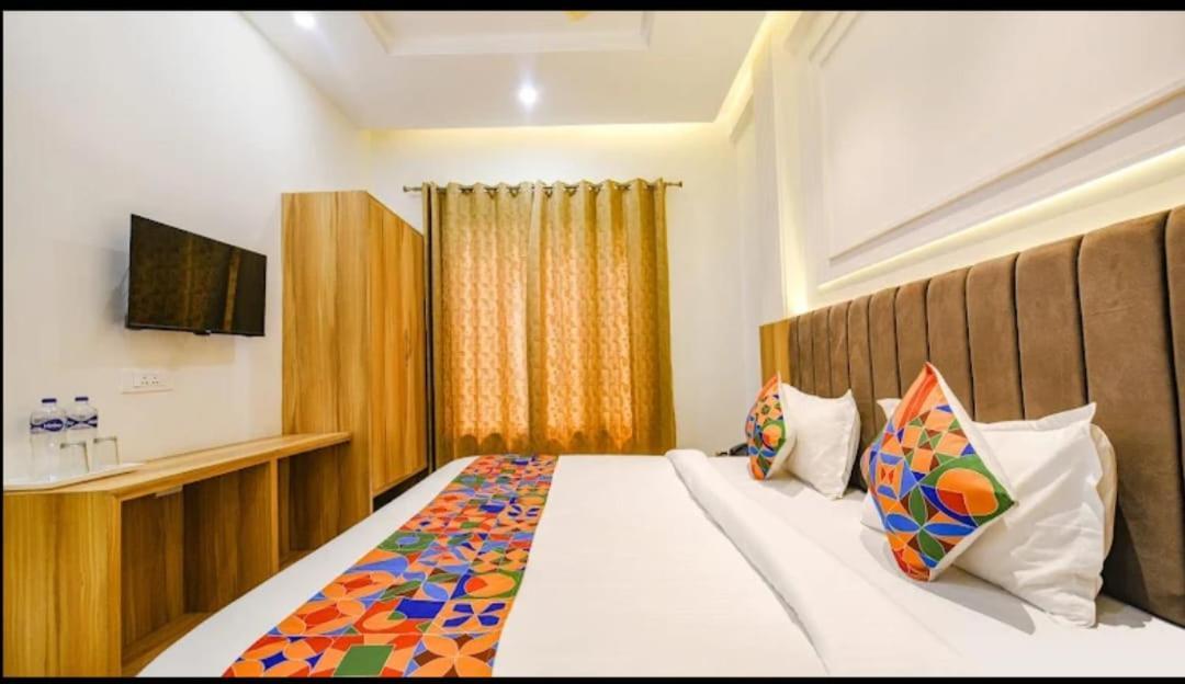 Hotel Midway #top Rated #most Awarded #prime Location #luxury #parking #rooftop Cafe 5*