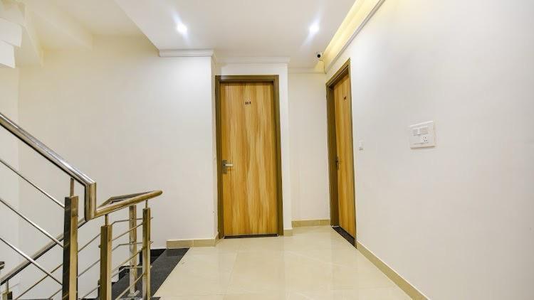 Midway #top Rated #most Awarded #prime Location #luxury #parking #rooftop Cafe Hotel 5*