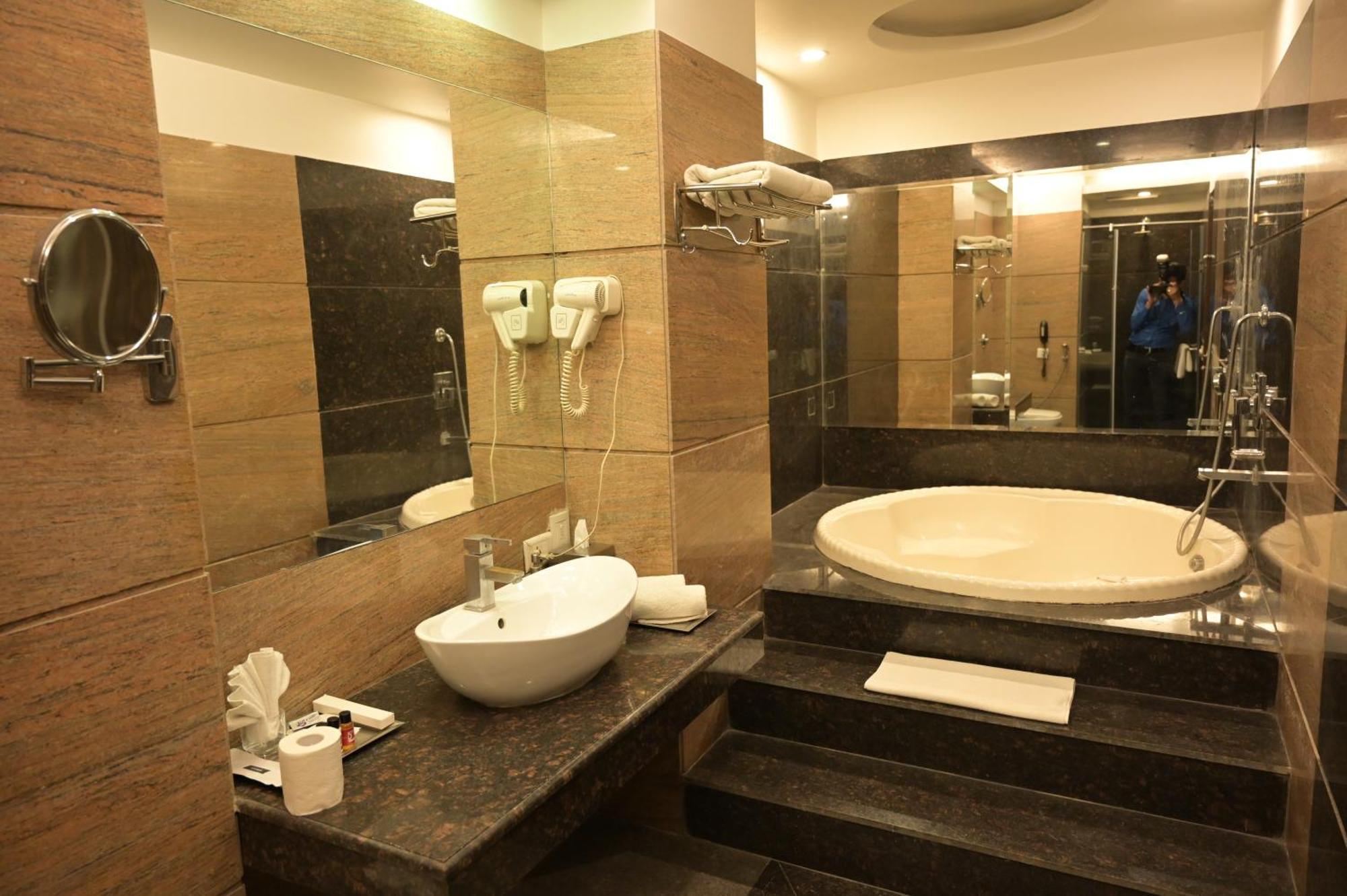 Hk Clarks Inn, Hotel 3*