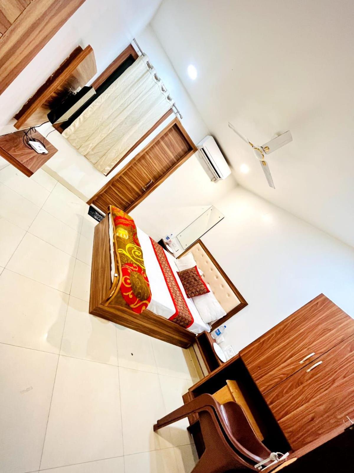 Guest house Om And Pg