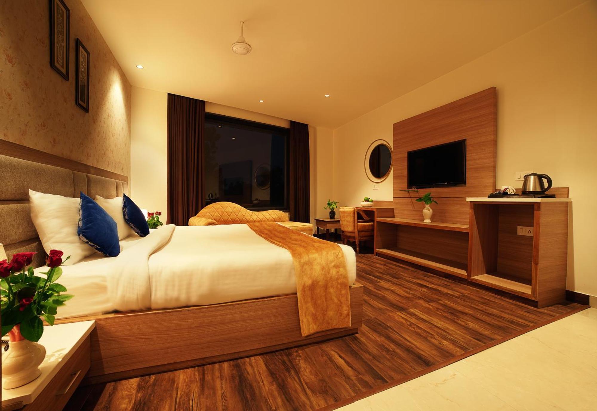Treehouse London Street Hotel Amritsar