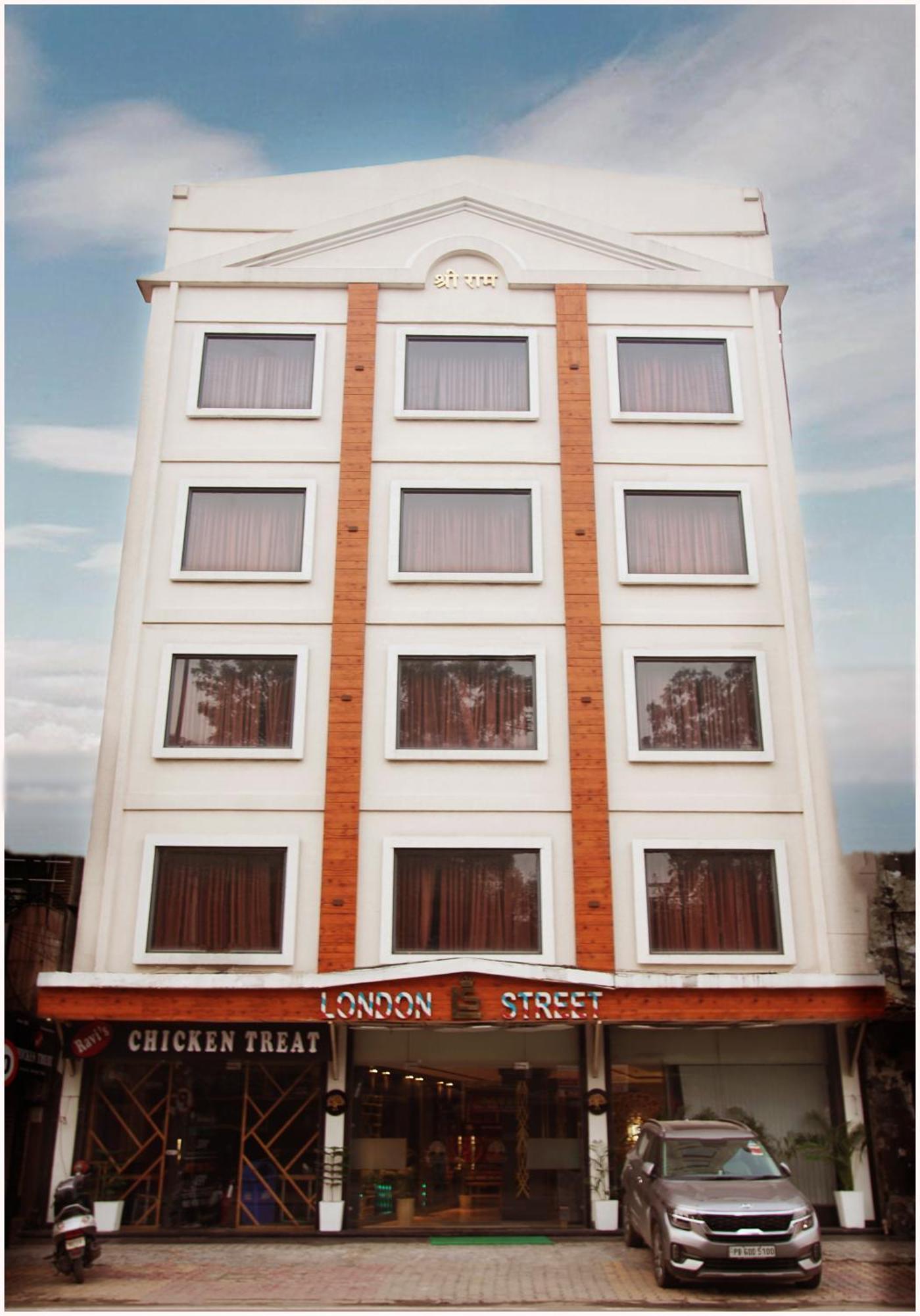 Hotel Treehouse London Street Amritsar