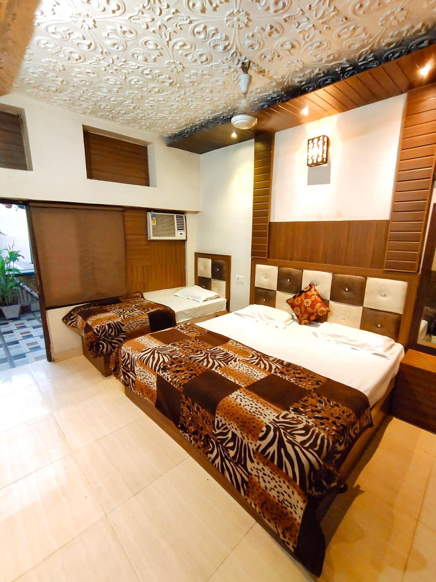 Revoli Hotel 2*