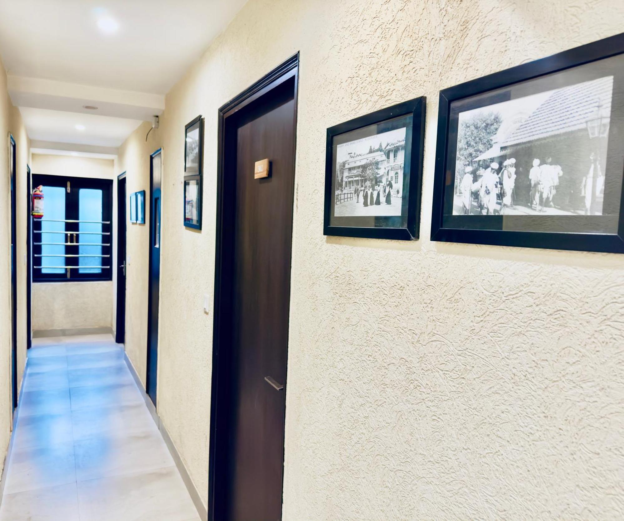 White Crest - 300 Mtr From Golden Temple ! Prime Location ! Parking ! Hygenic ! Hotel 4*