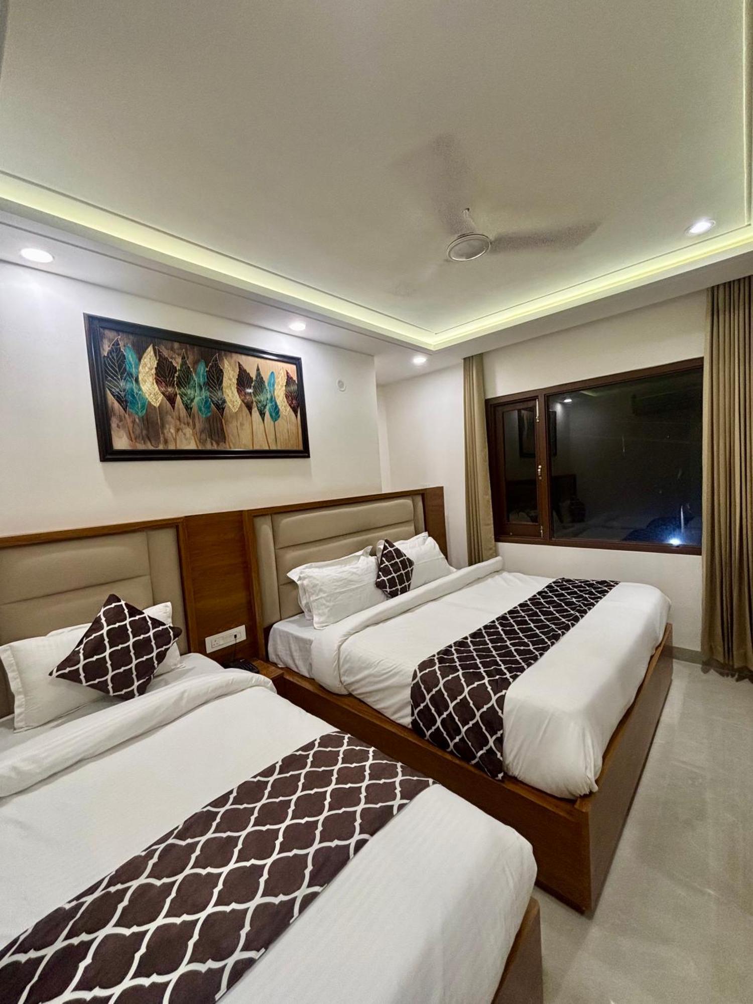 Hotel G R Residency Golden Temple Just 2 Mins Walking Distance From