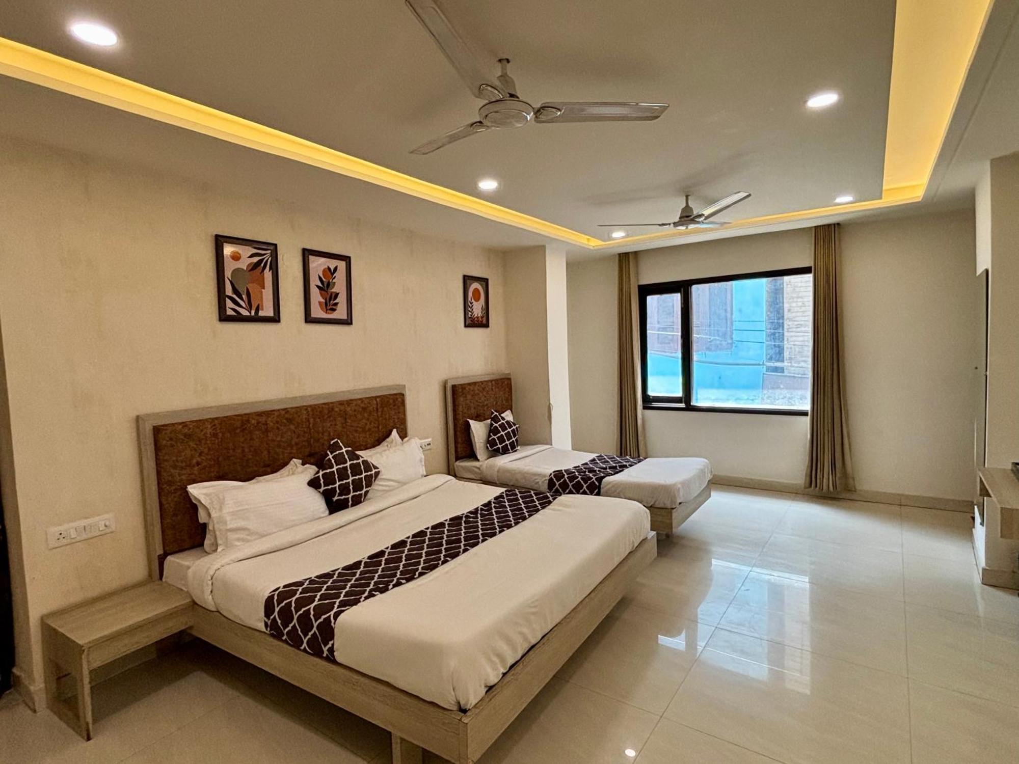 Hotel G R Residency Golden Temple Just 2 Mins Walking Distance From