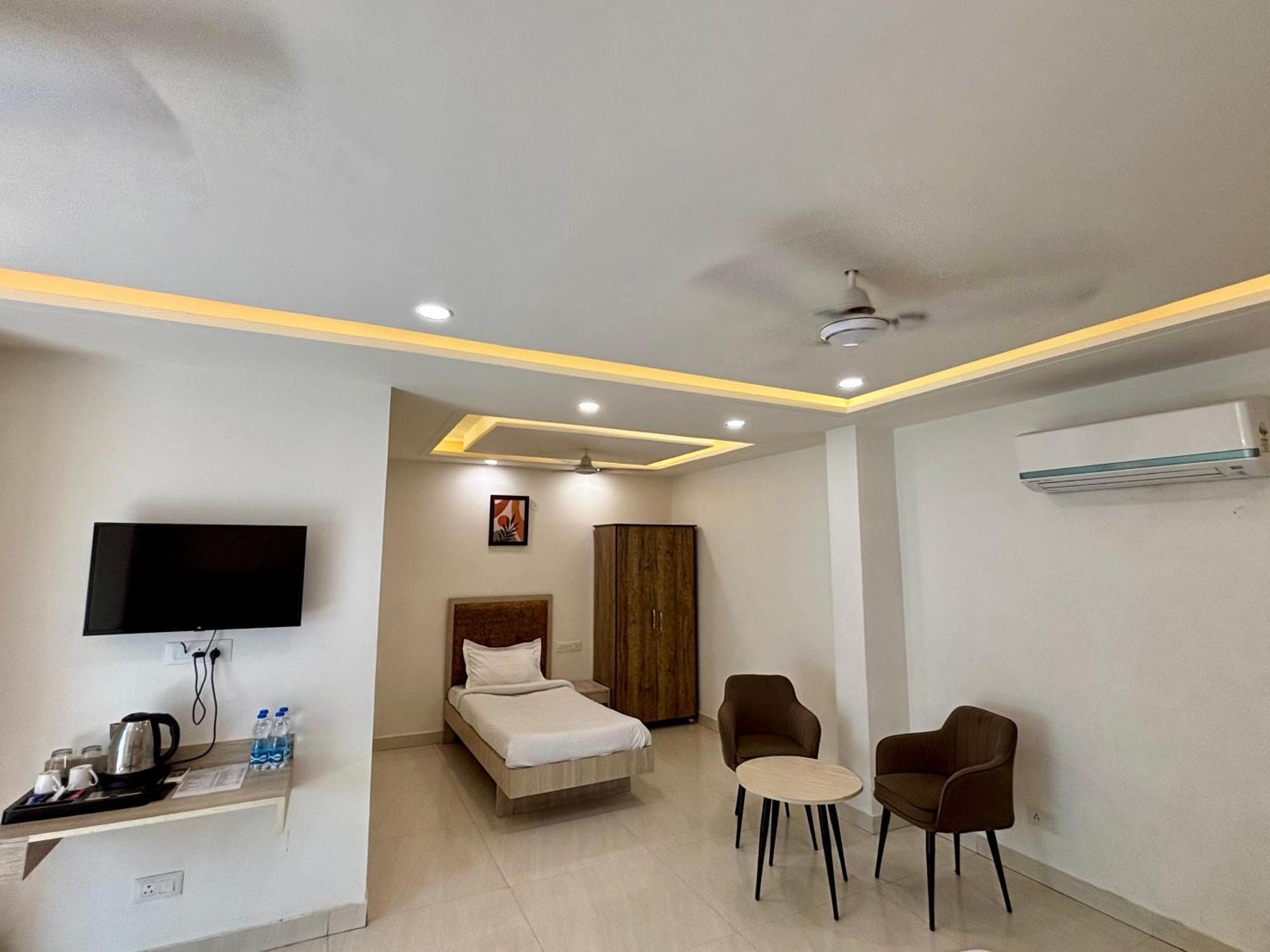 G R Residency Golden Temple Just 2 Mins Walking Distance From Amritsar