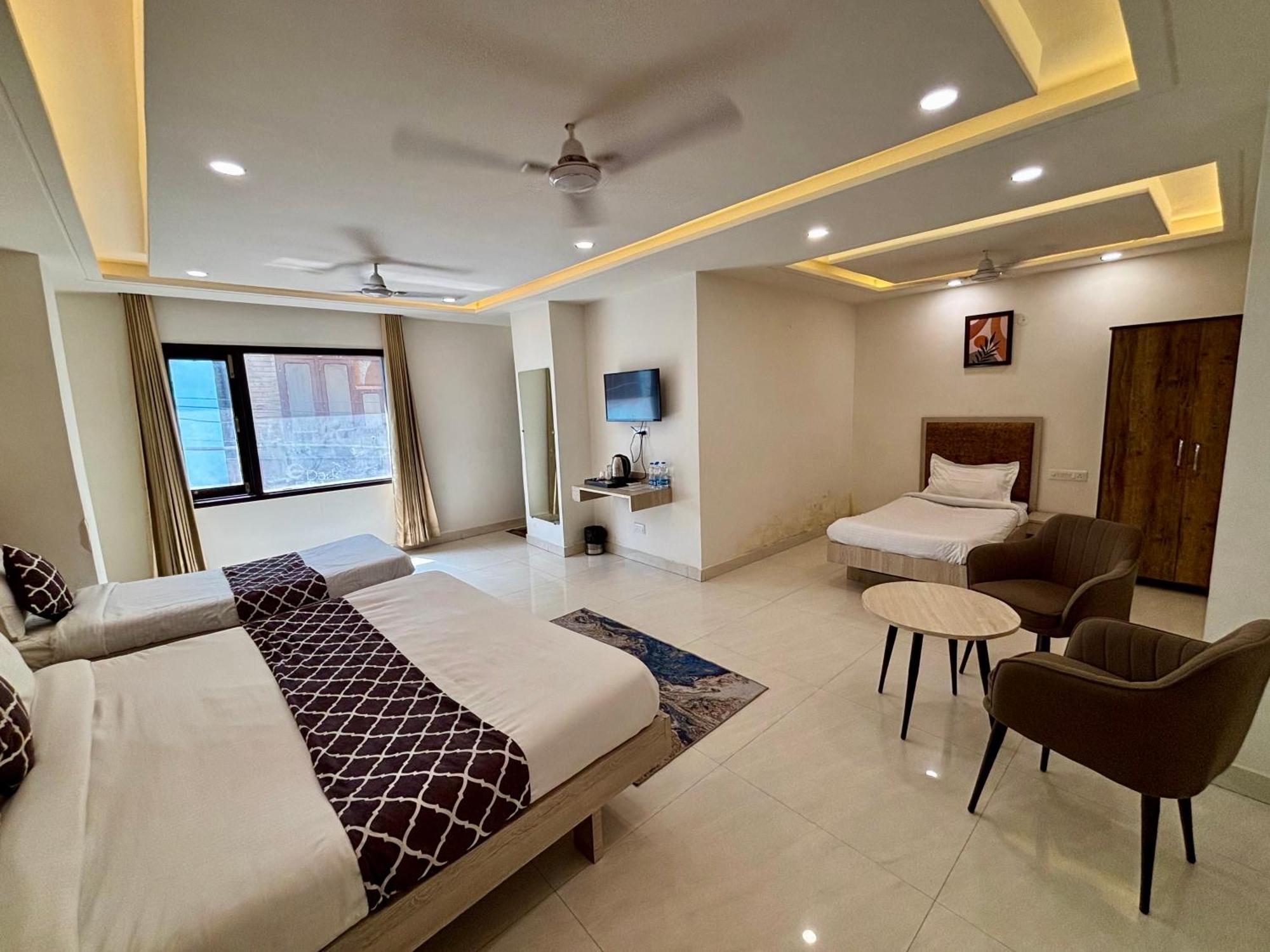 G R Residency Golden Temple Just 2 Mins Walking Distance From