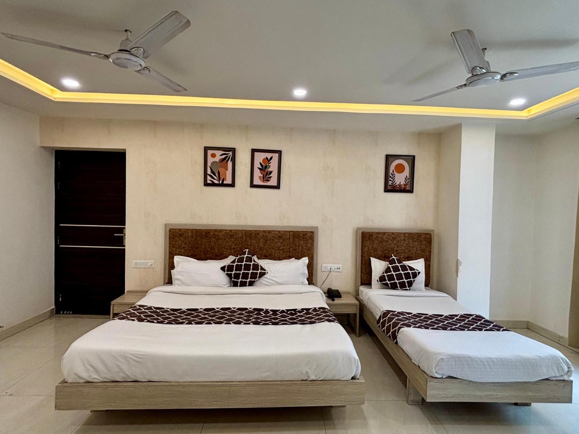 Hotel G R Residency Golden Temple Just 2 Mins Walking Distance From