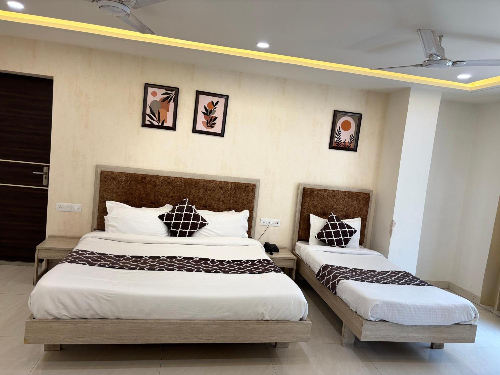 Hotel G R Residency Golden Temple Just 2 Mins Walking Distance From Amritsar