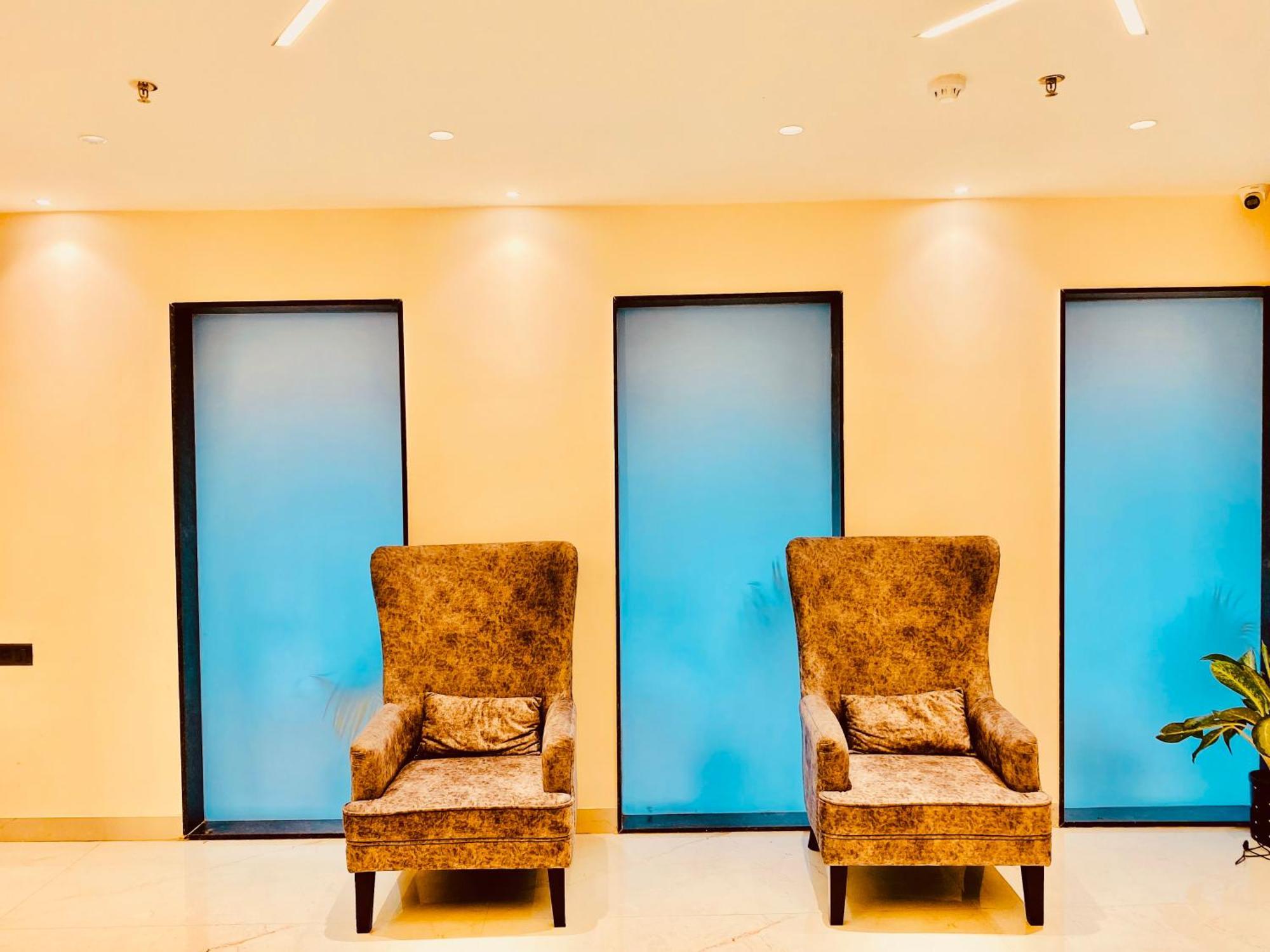 Hotel White Crest - 300 Mtr From Golden Temple ! Prime Location ! Parking ! Hygenic ! 4*