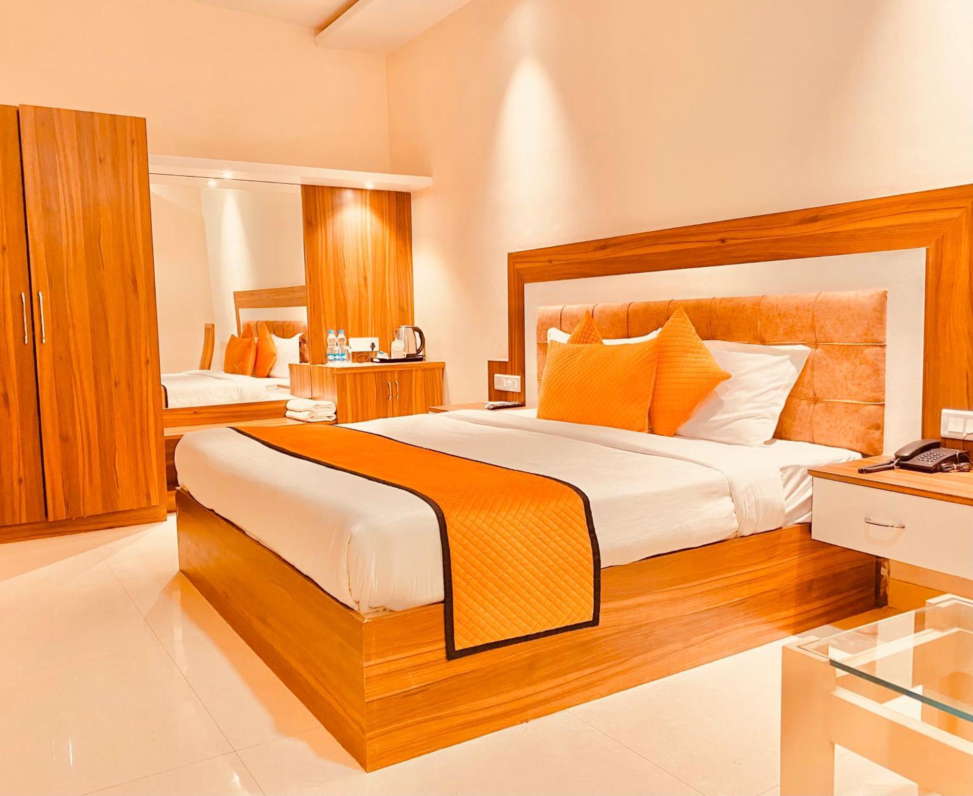 White Crest - 300 Mtr From Golden Temple ! Prime Location ! Parking ! Hygenic !