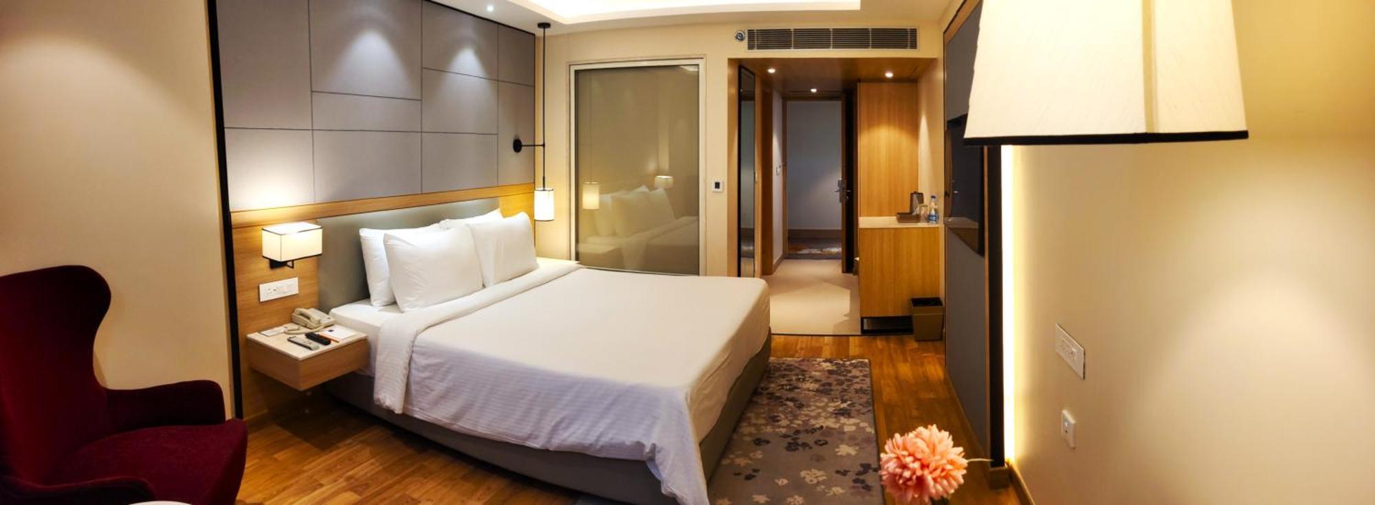 Golden Sarovar Portico