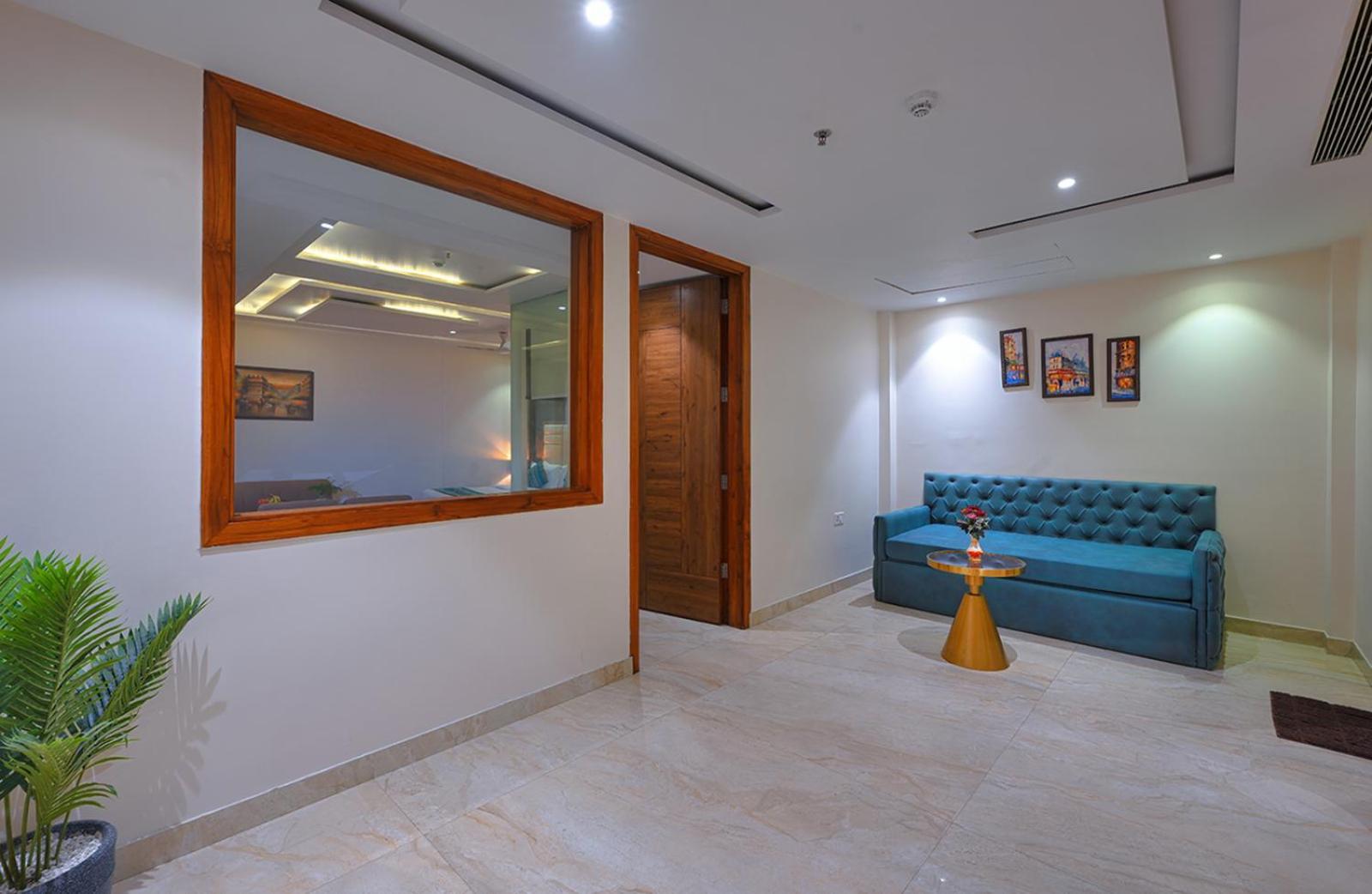 Treehouse London Street 3*
