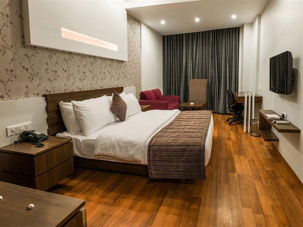 Narula's Aurrum Hotel 3*