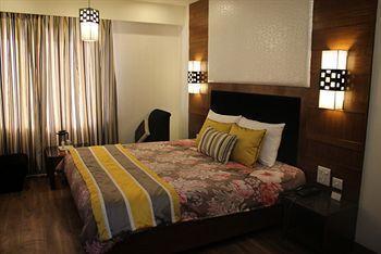 Hotel Shiraz Castle