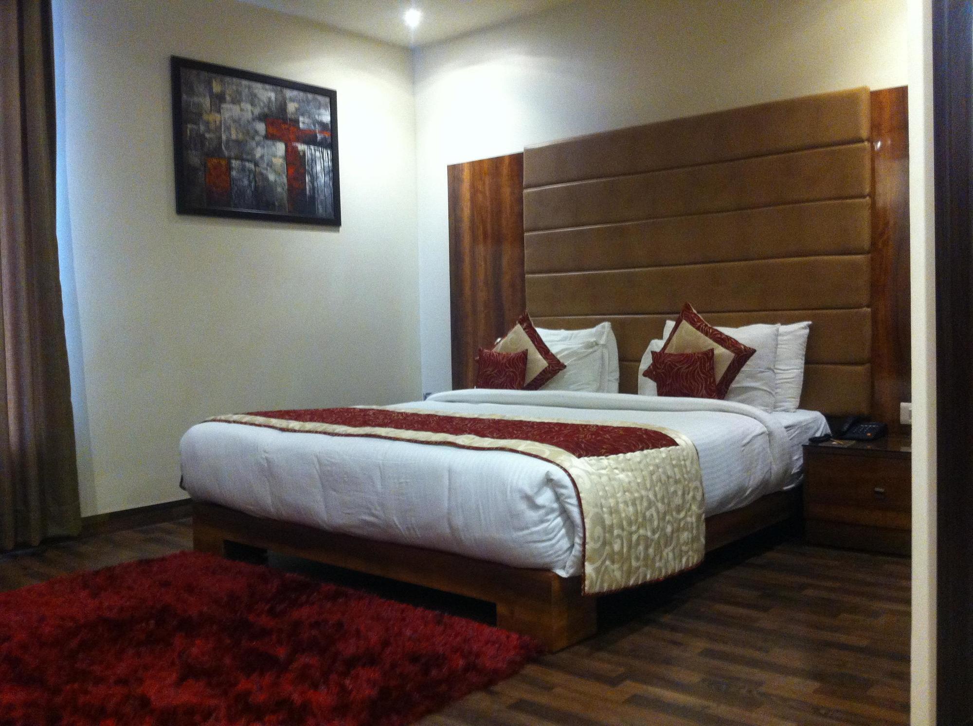 One Earth Avaas Hotel 4*