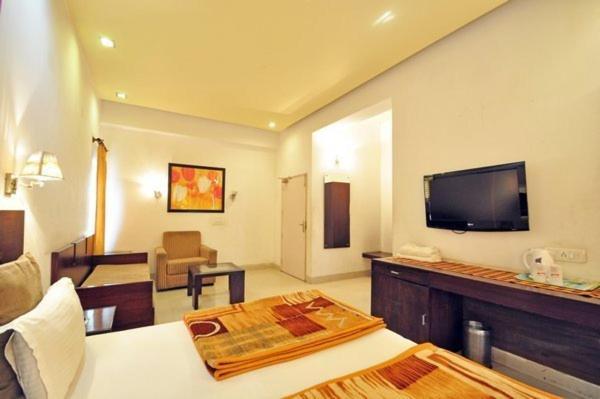 Raj Darbar - 10 Meter From Golden Temple Hotel 3*