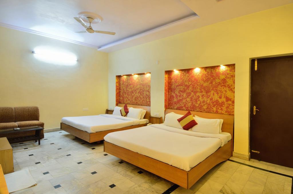 Hotel Roopa International