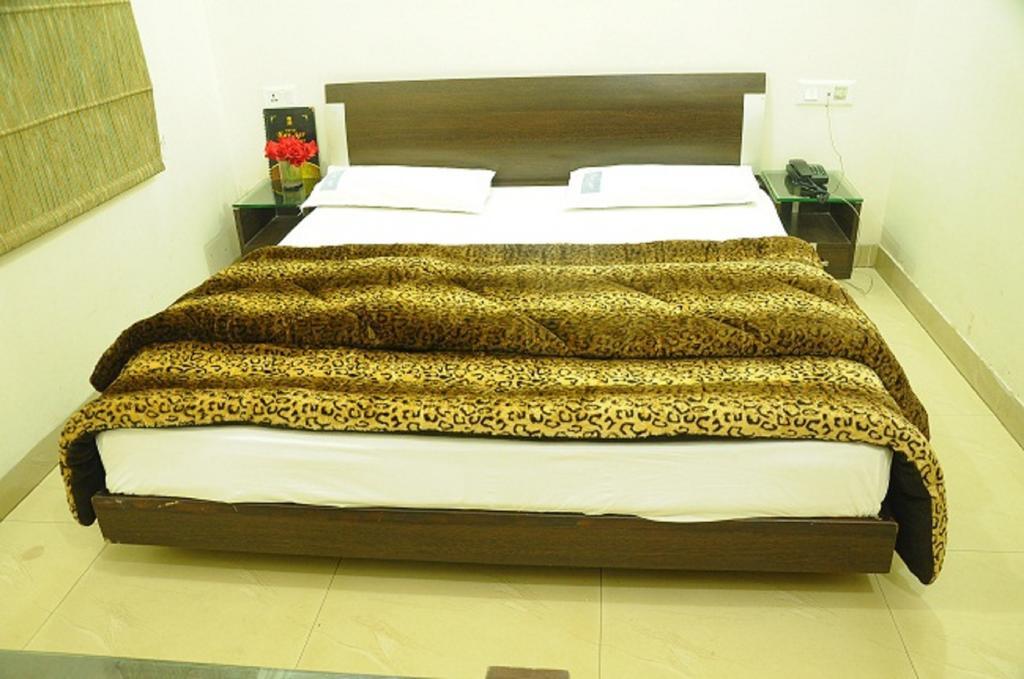Oyo 14555 Kay Aar Regency Amritsar