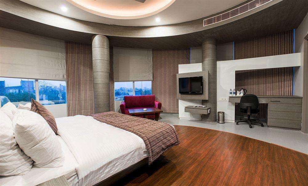 Narula's Aurrum Hotel 3*