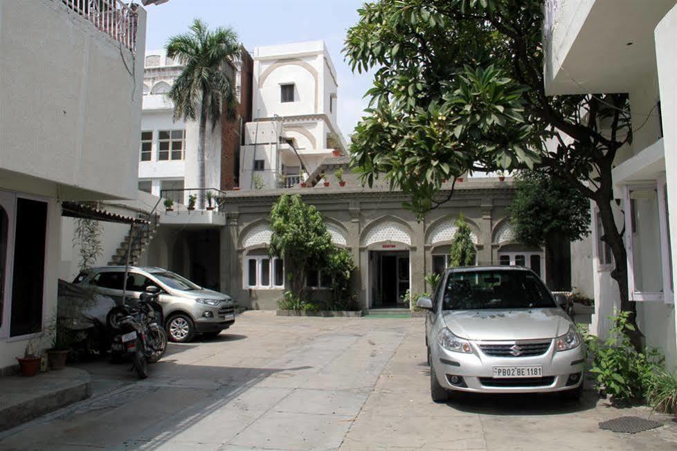 Tourist Hotel