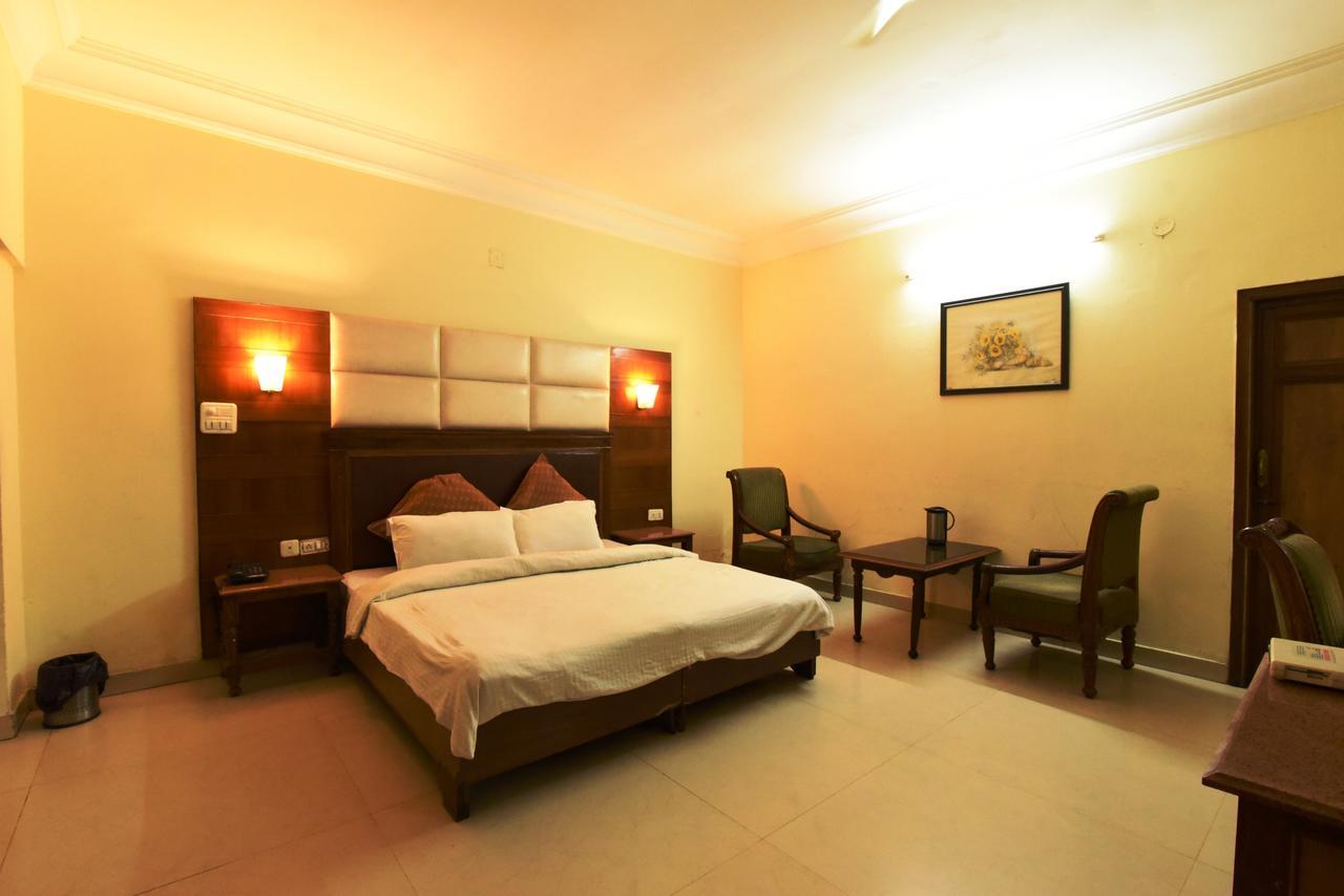 Shiraz Castle Hotel 3*