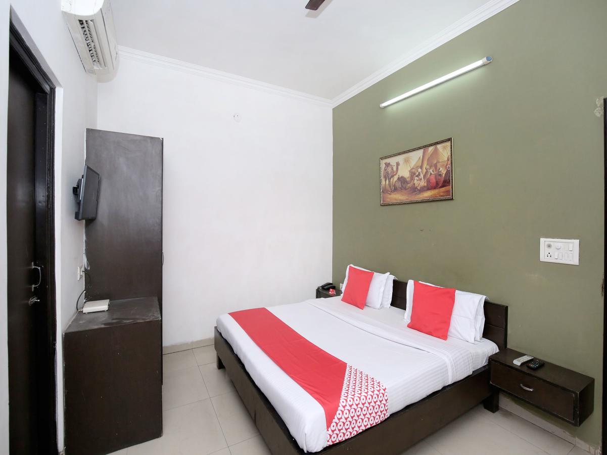 Inn Oyo 12972 Krishna Castle 2*