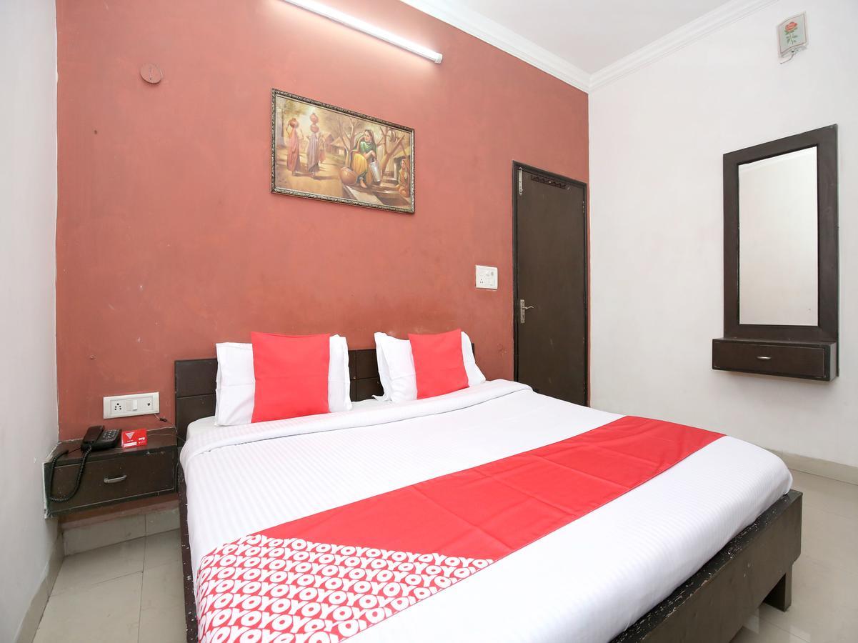 Inn Oyo 12972 Krishna Castle 2*