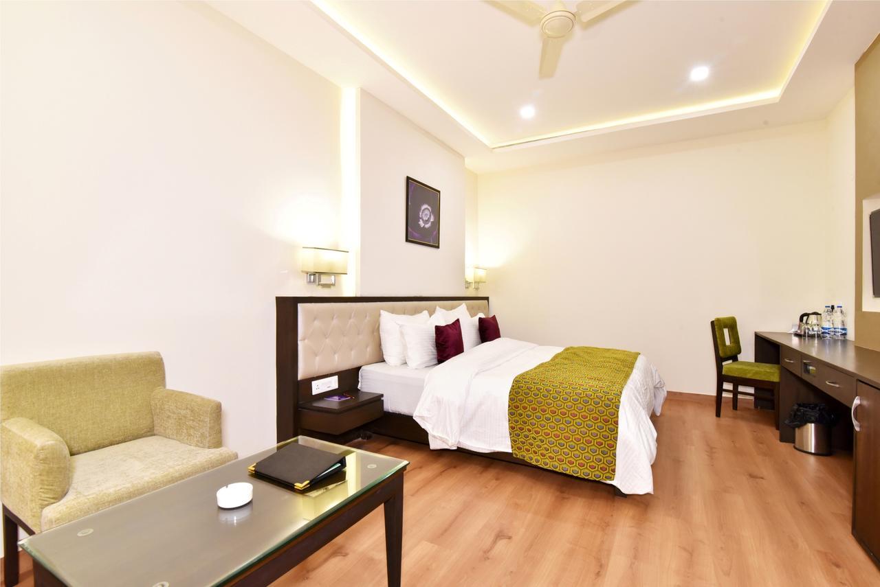 Hotel Shiraz Castle 3*