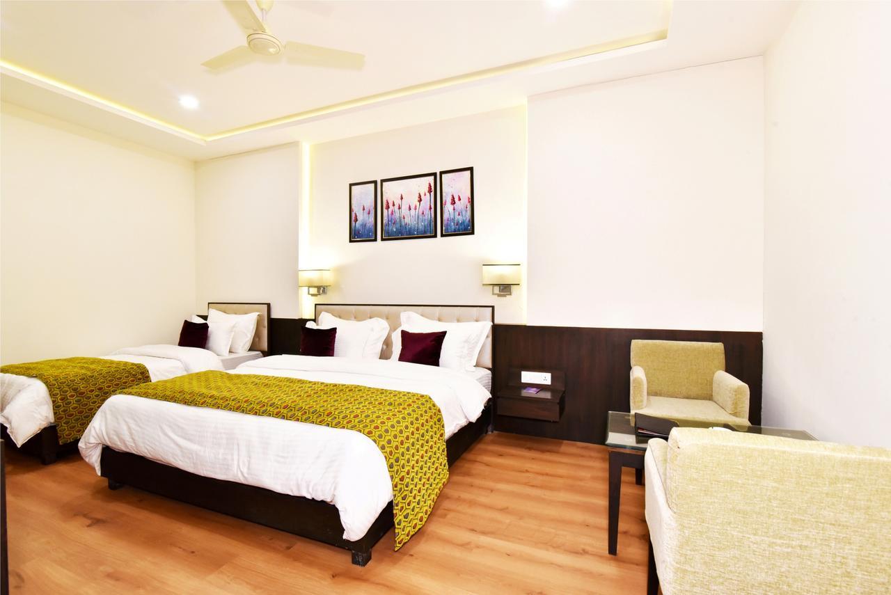 Hotel Shiraz Castle 3*