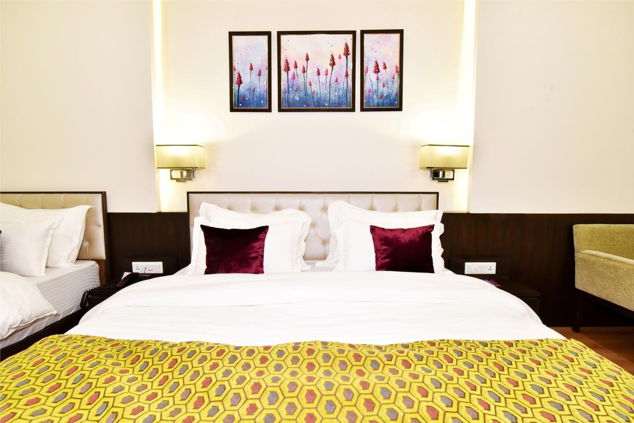 Shiraz Castle Hotel 3*