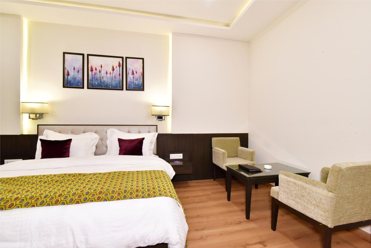 Shiraz Castle Hotel 3*
