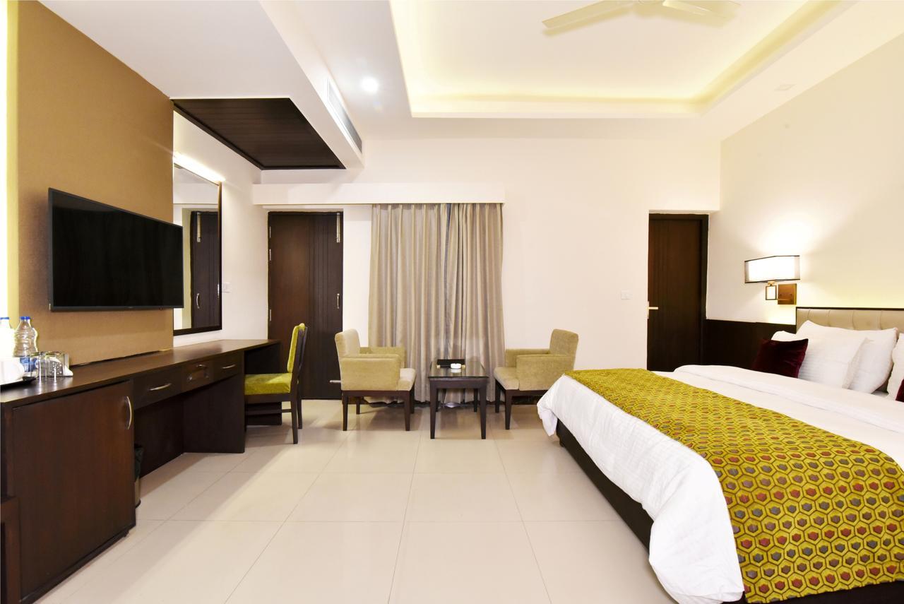 Shiraz Castle Hotel Amritsar