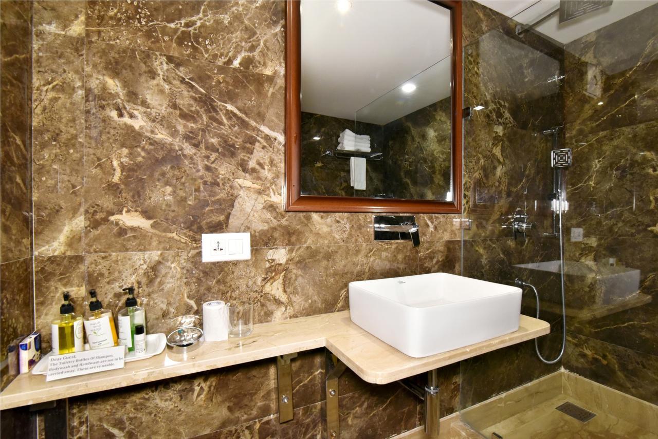 Hotel Shiraz Castle 3*