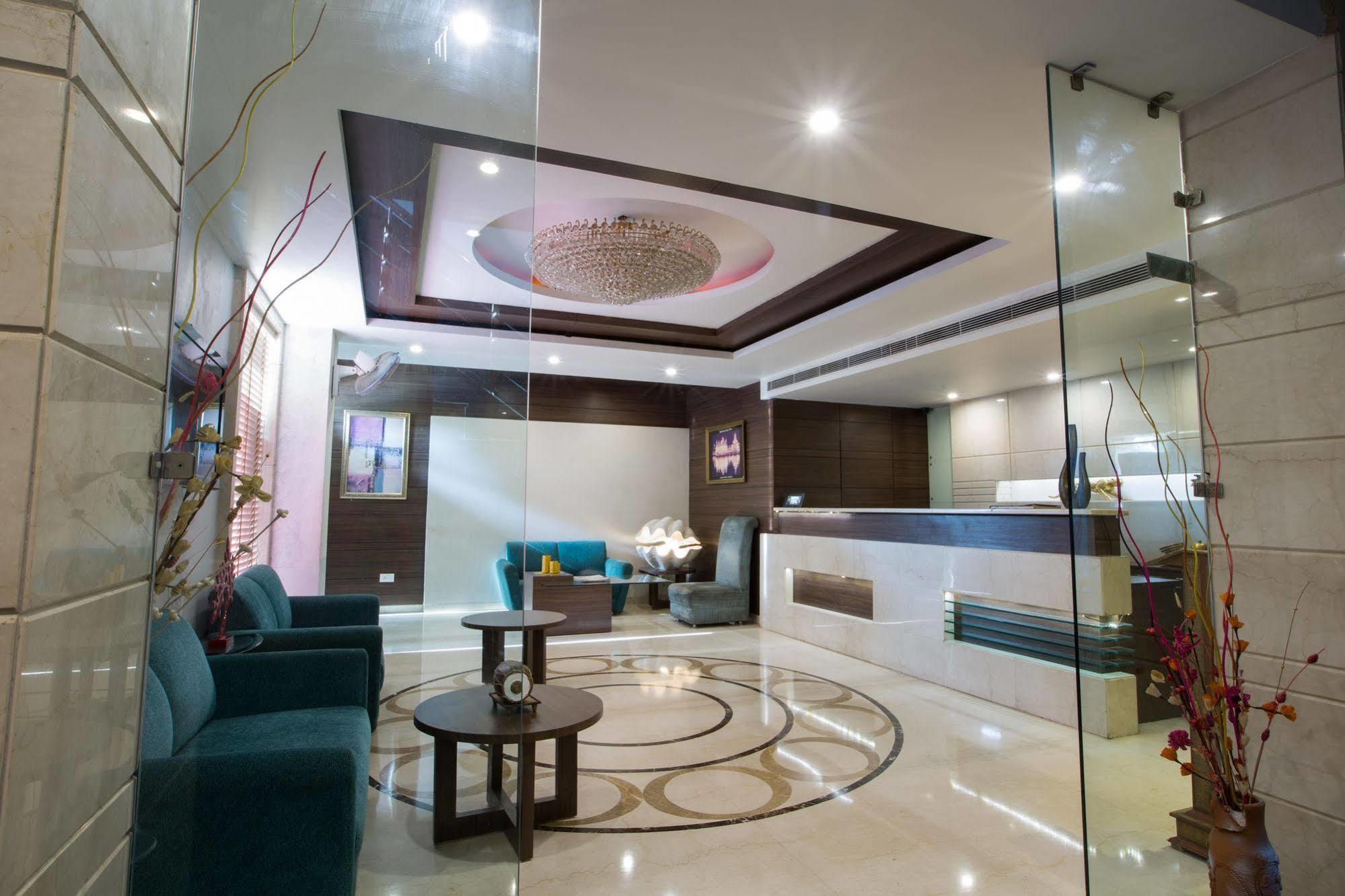 Narula's Aurrum Hotel 3*
