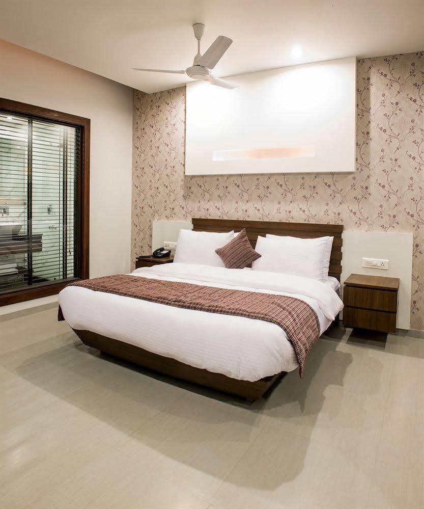 Narula's Aurrum Hotel