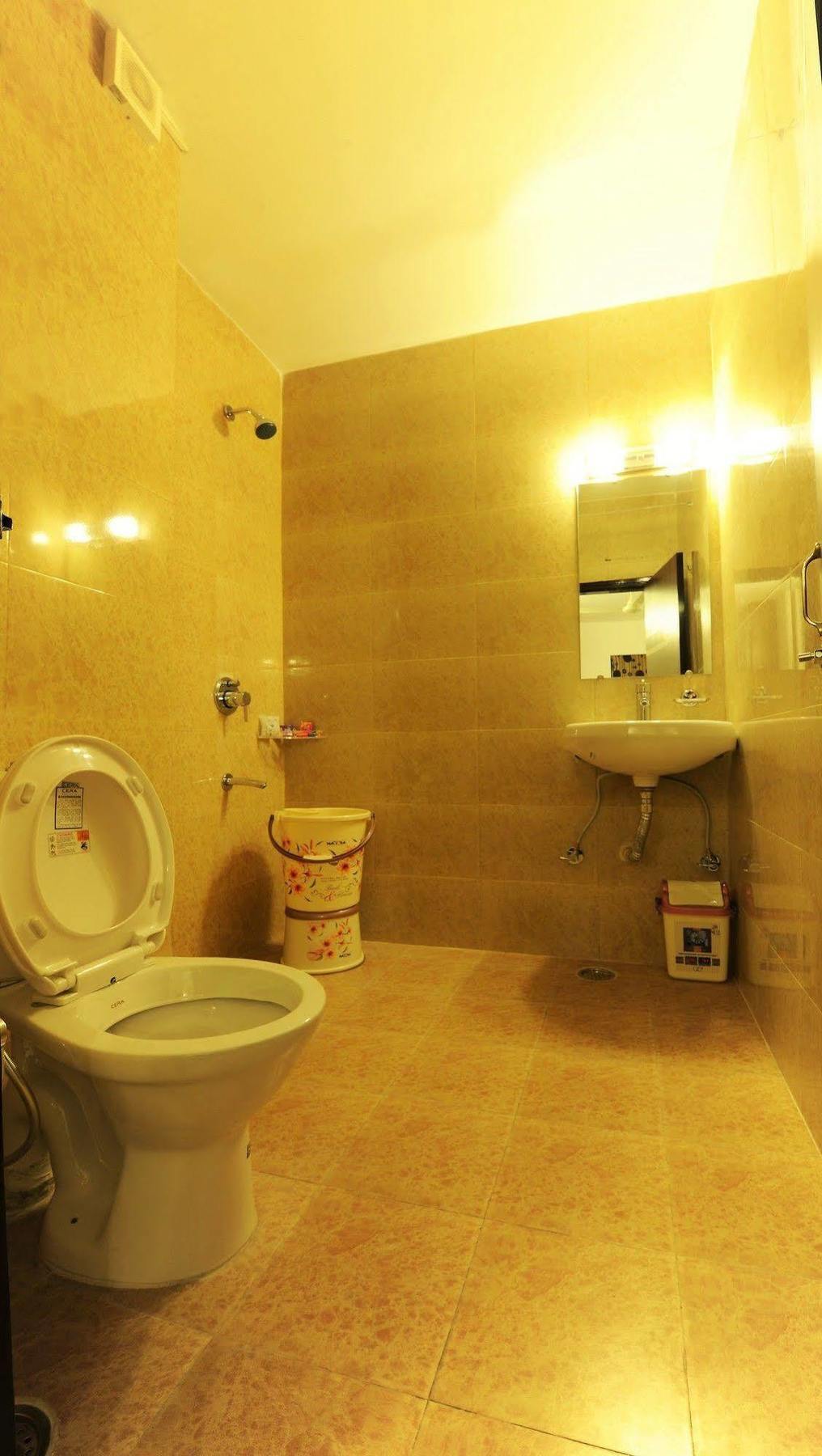 Hkj Residency Hotel 2*