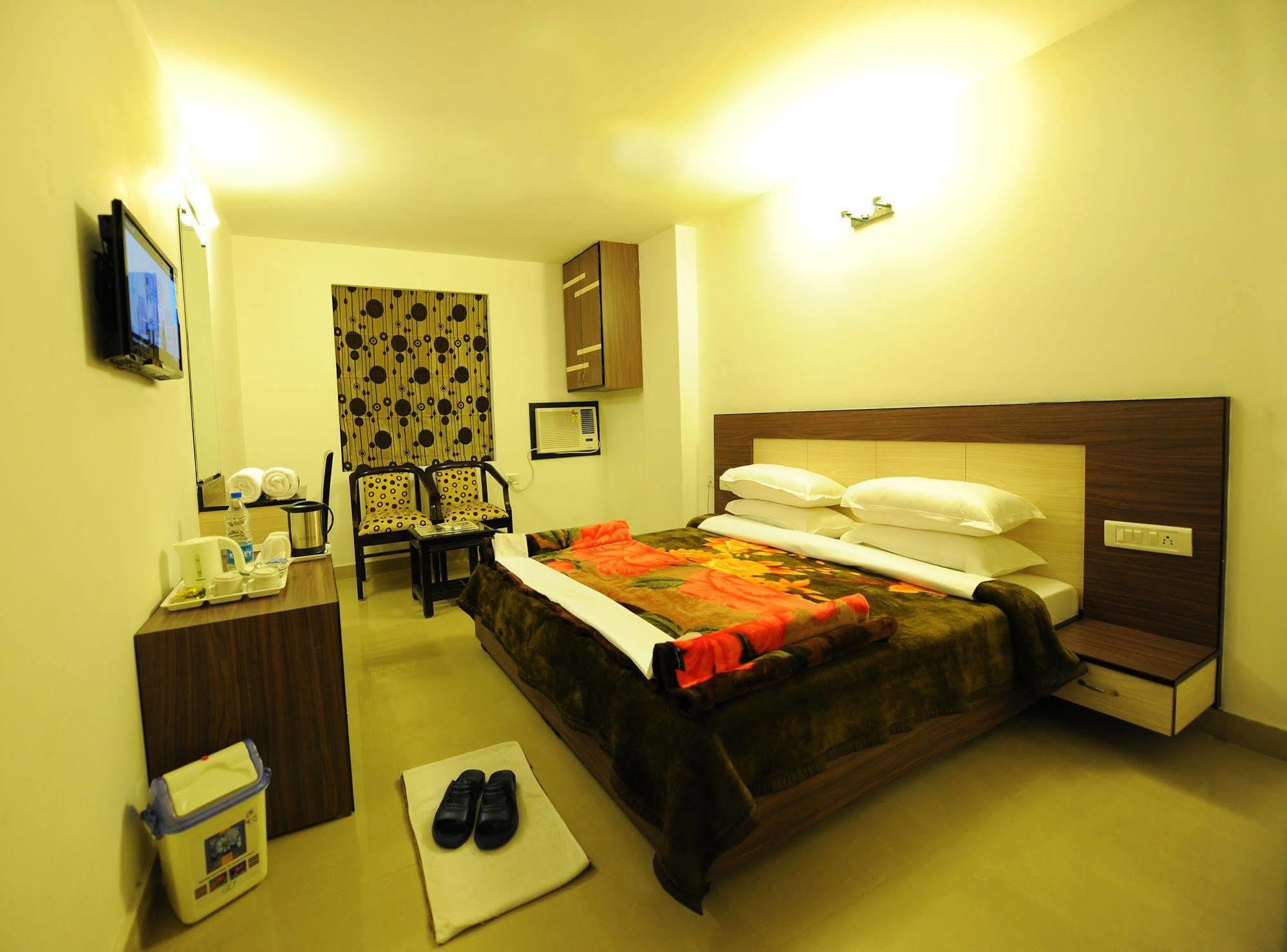 Hkj Residency Hotel 2*