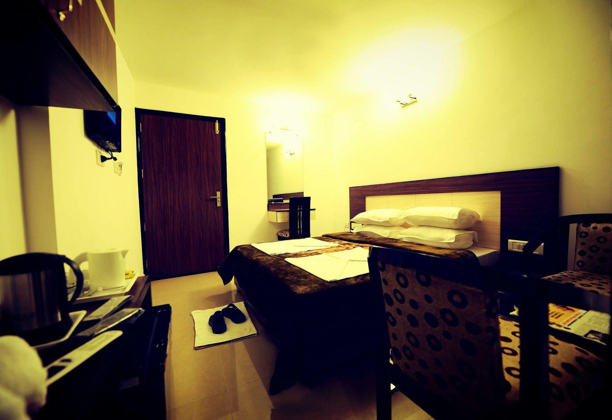 Hotel Hkj Residency 2*