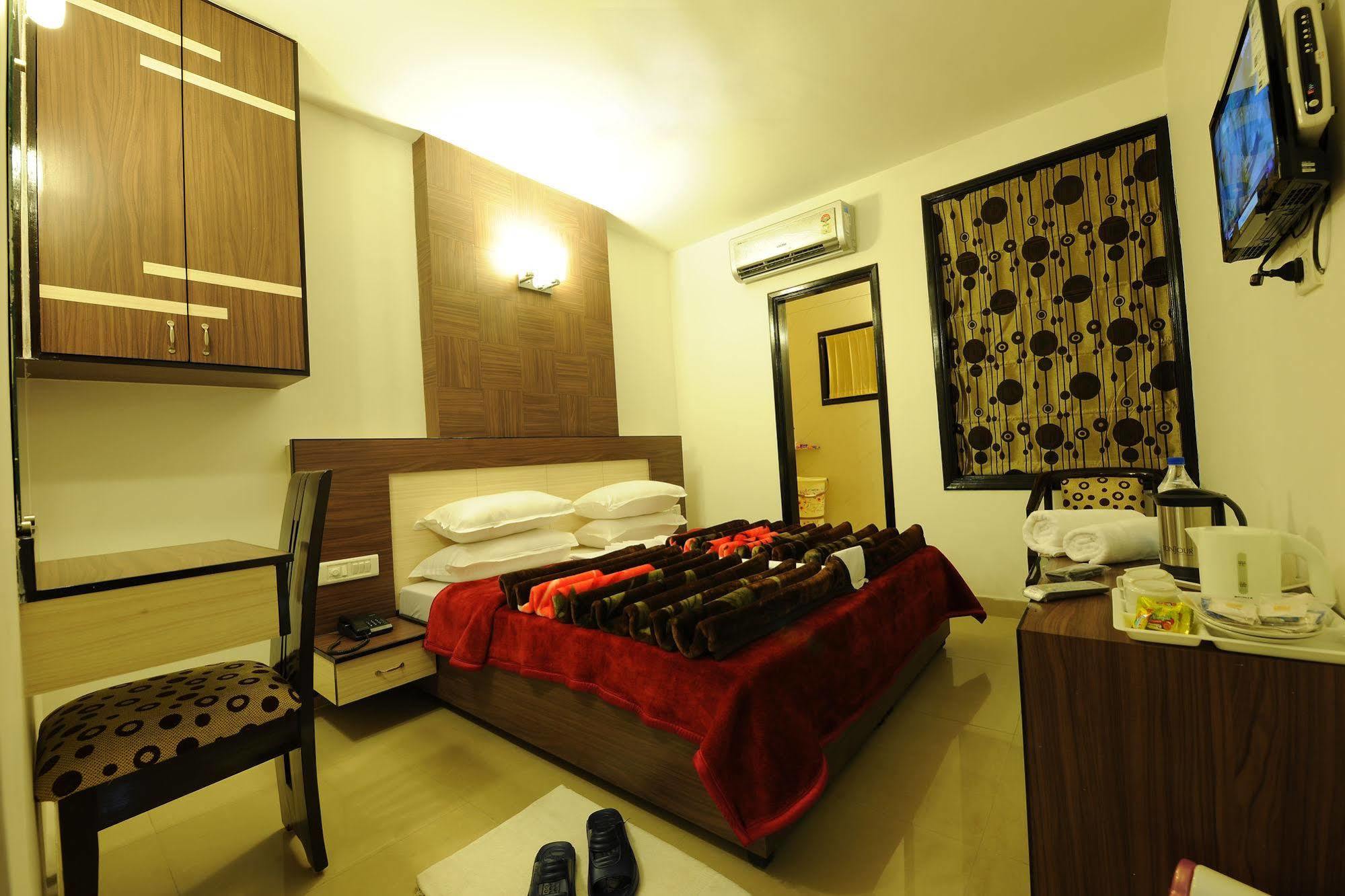 Hkj Residency Hotel 2*