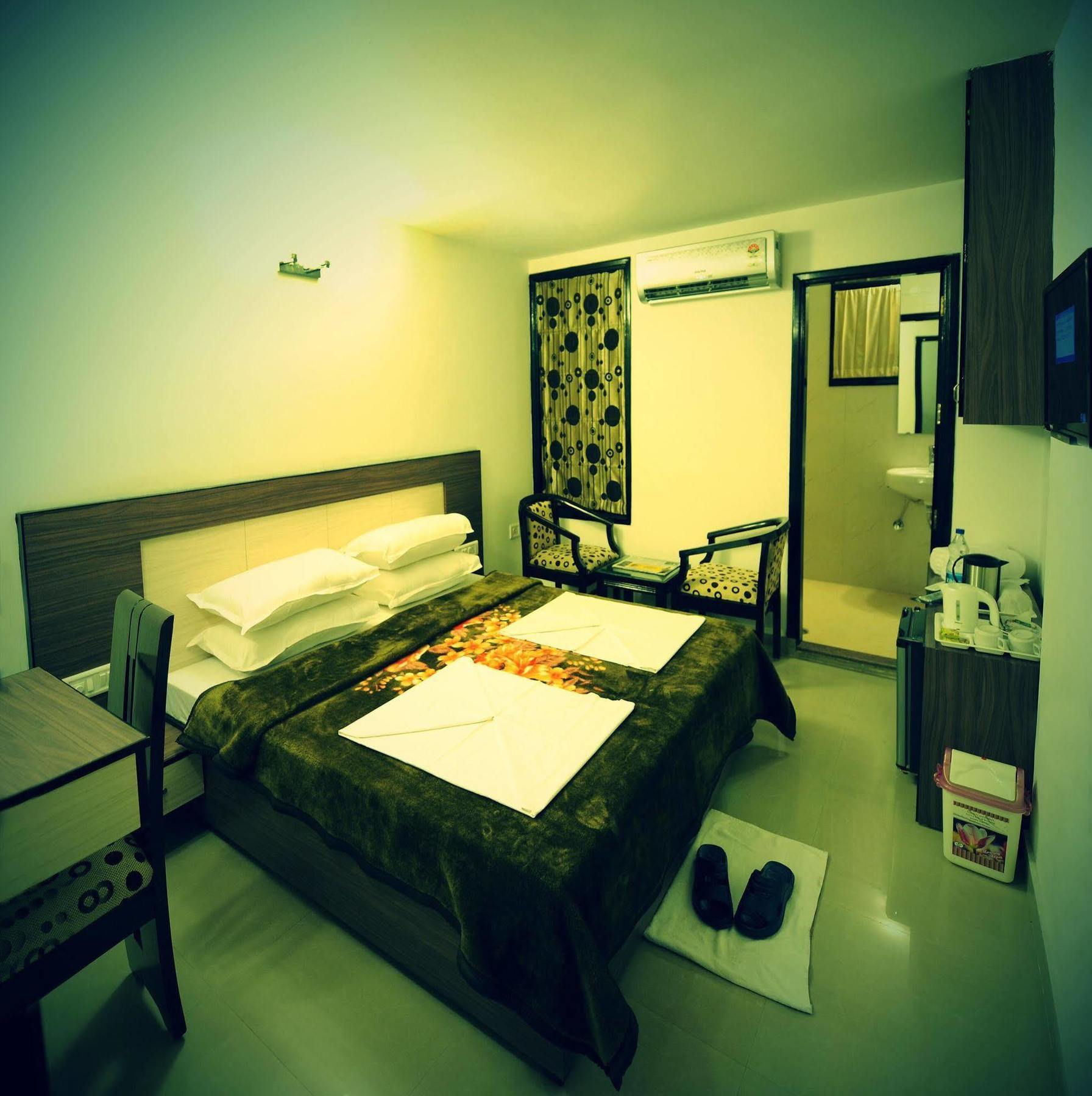 Hotel Hkj Residency 2*
