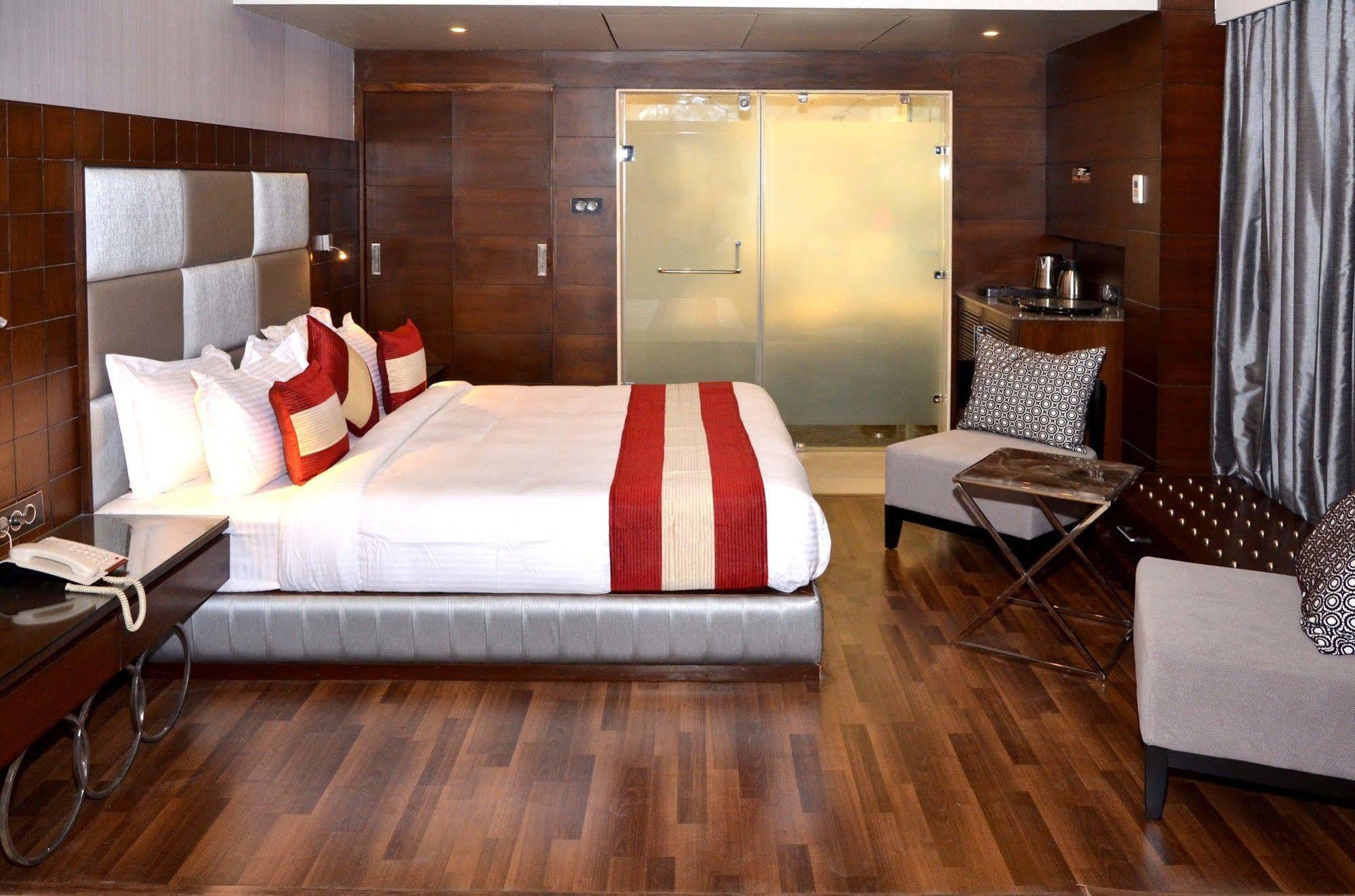 Hotel Sawera Grand Amritsar
