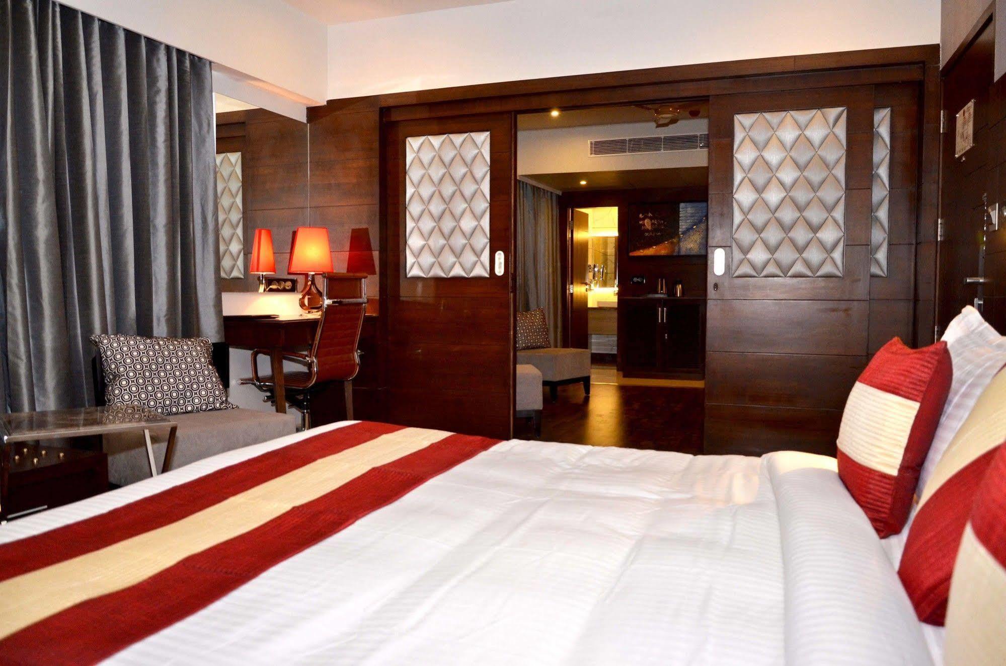 Sawera Grand Hotel 3*