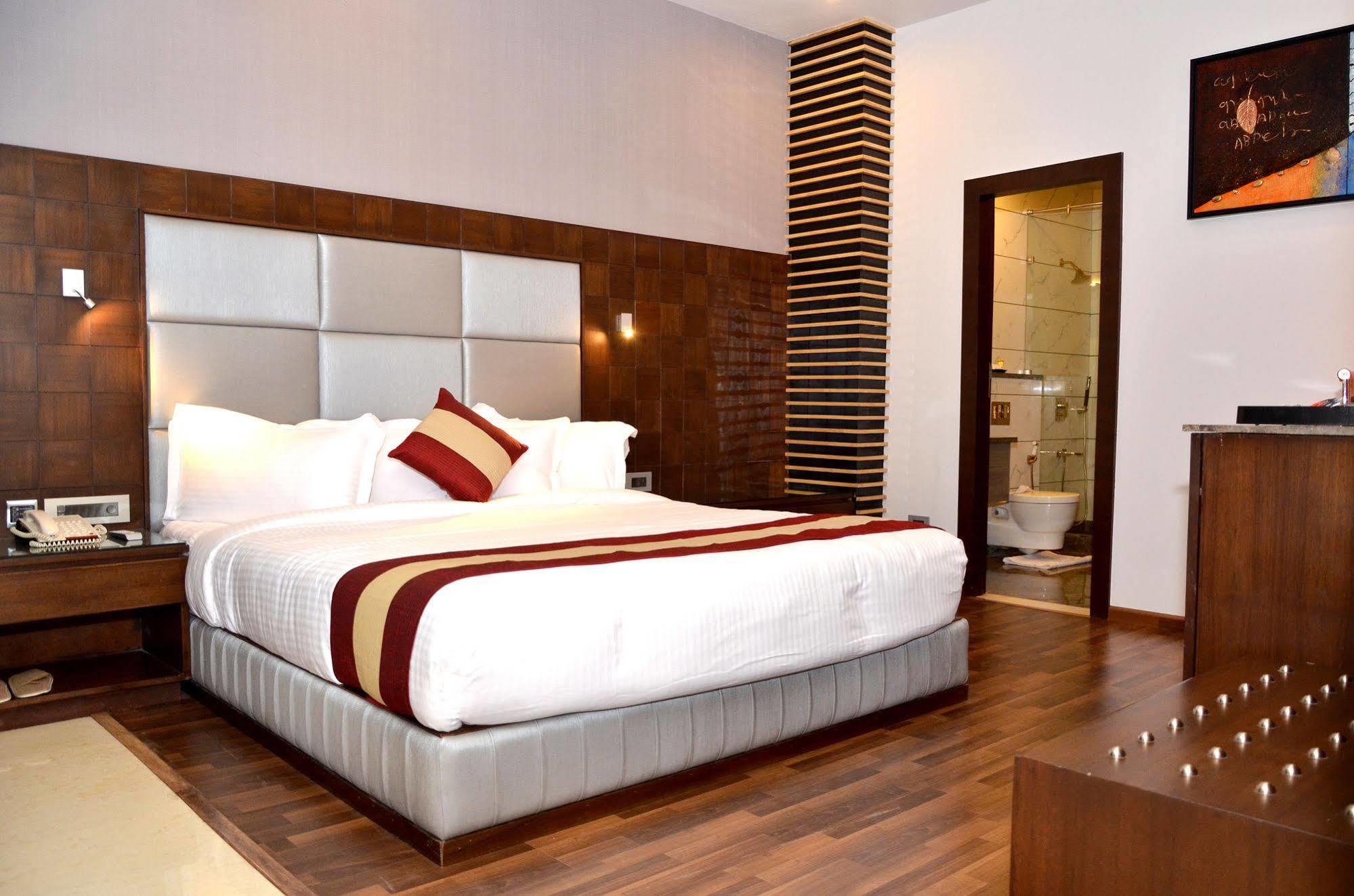 Hotel Sawera Grand Amritsar