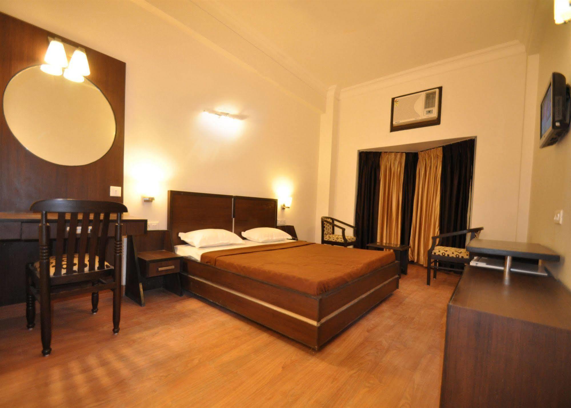 Hong Kong Hotel 3*